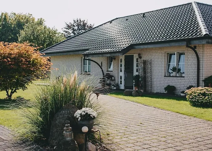 Mit Basketballplatz Feriehus *