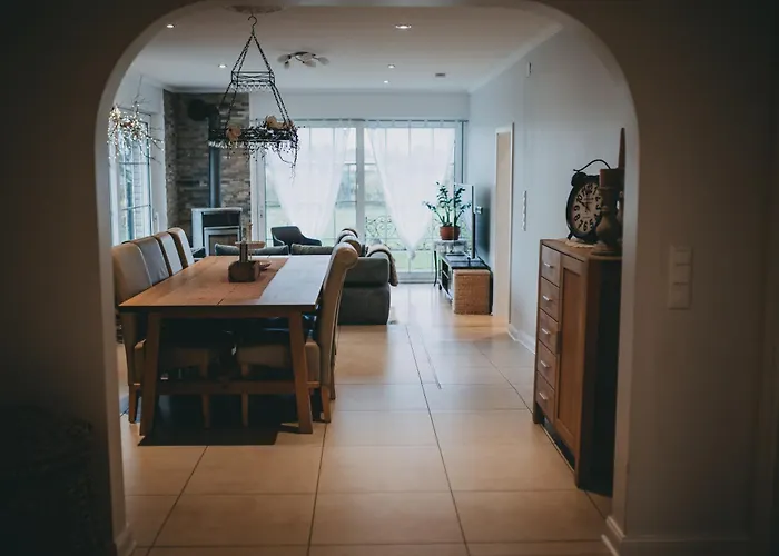 Mit Basketballplatz Feriehus