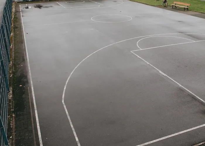 Feriehus Mit Basketballplatz *